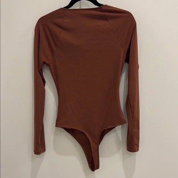 ASTR The Label Brown Long Sleeve Cutout Bodysuit | Medium | NWOT - Picture 3 of 3